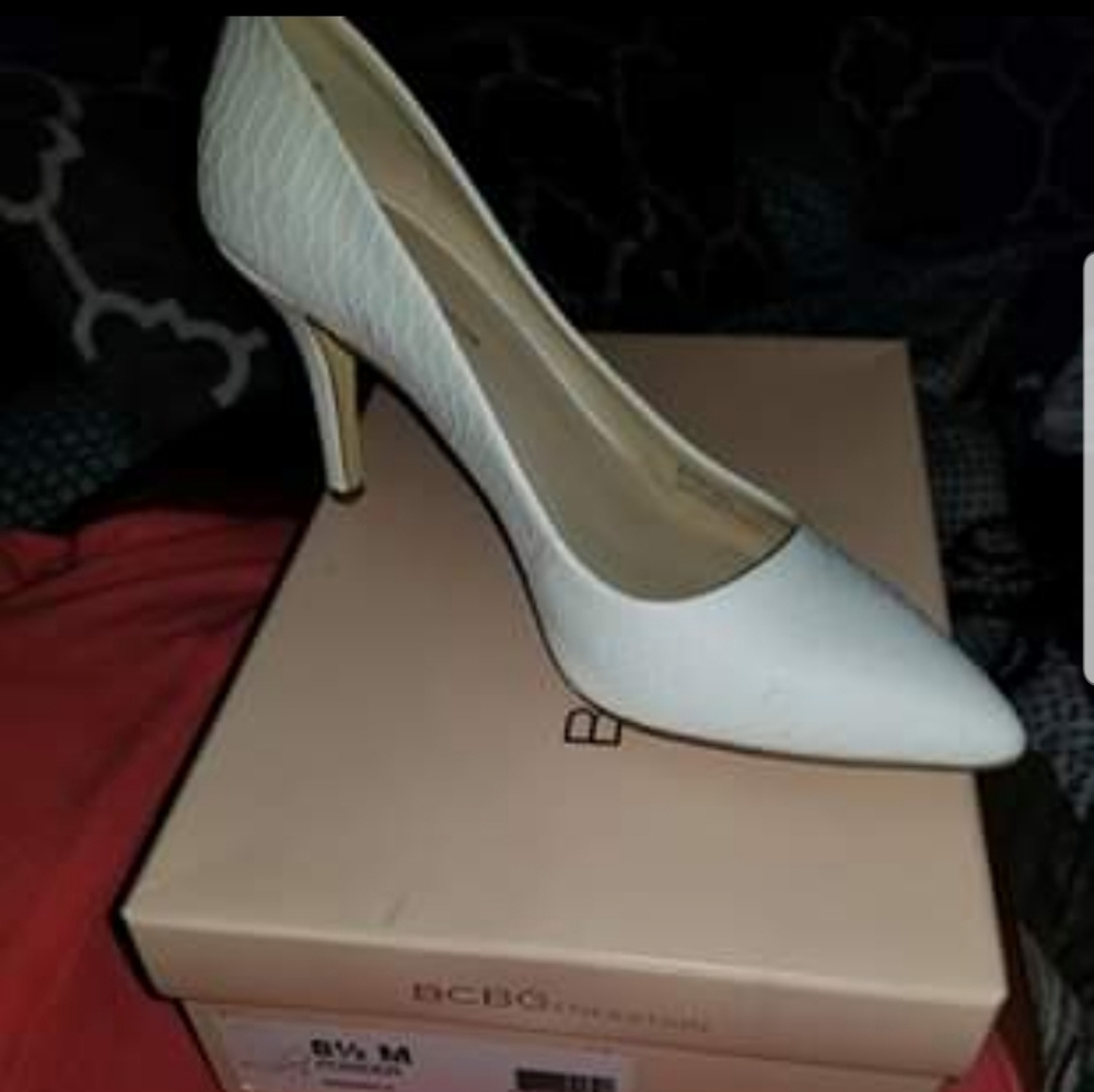 8 1/2 white heels